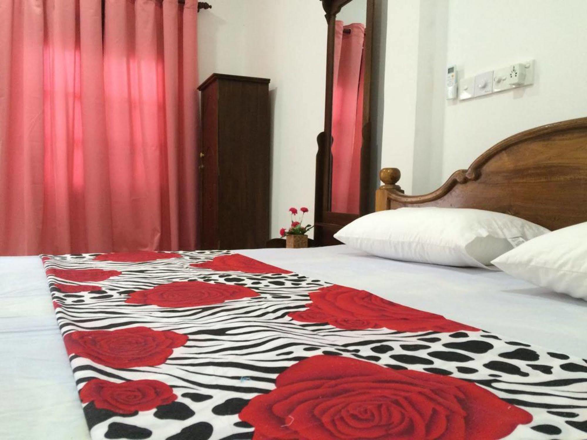 Sun Rest Mirissa Hotel Banduramulla Buitenkant foto