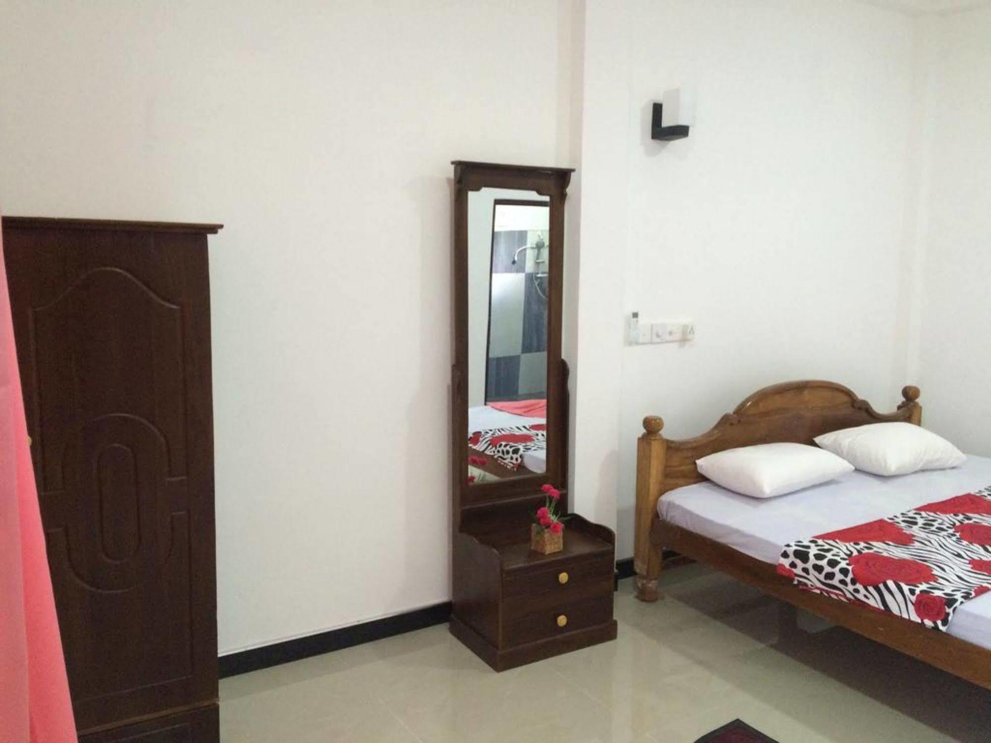 Sun Rest Mirissa Hotel Banduramulla Buitenkant foto
