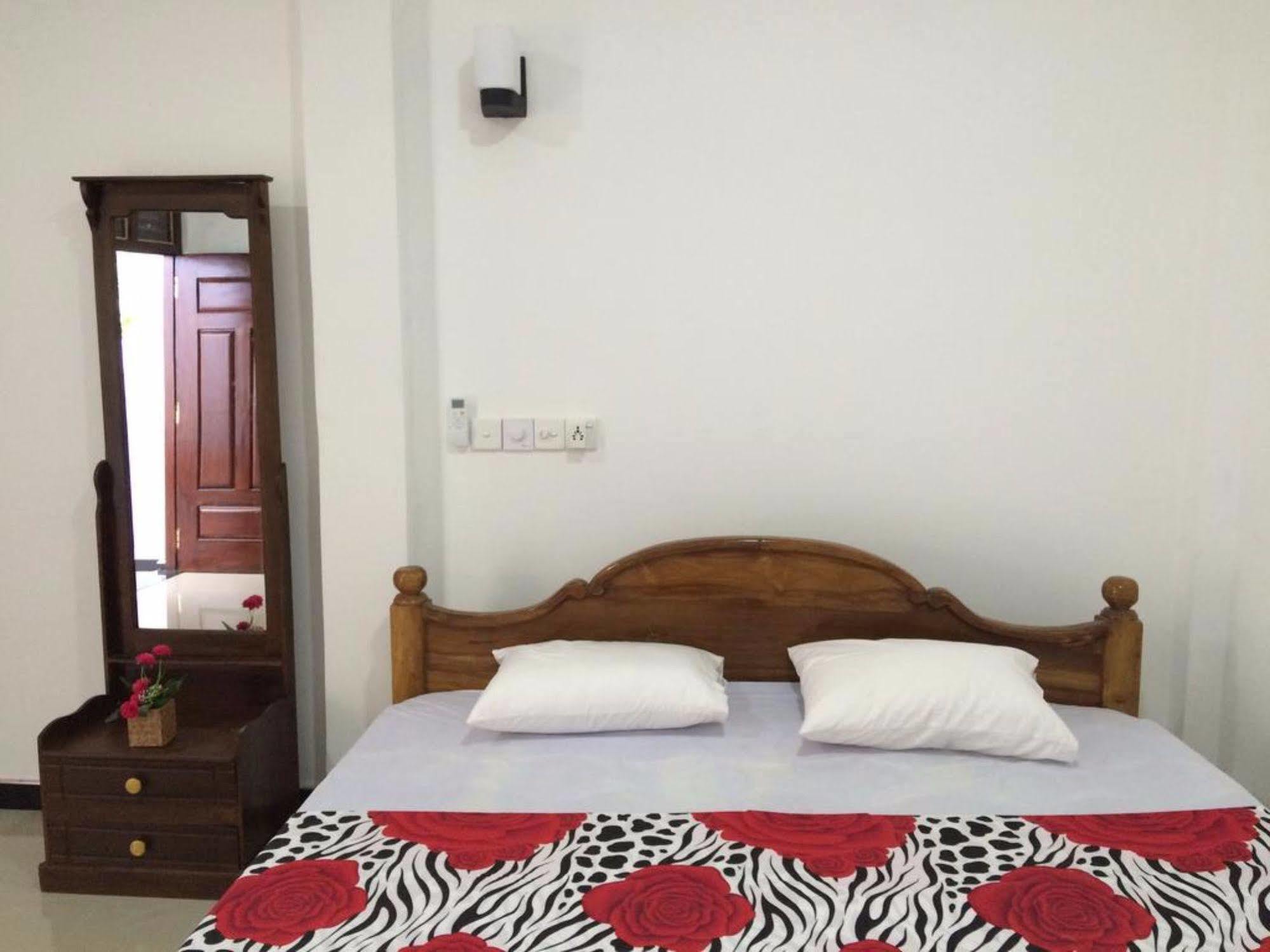 Sun Rest Mirissa Hotel Banduramulla Buitenkant foto